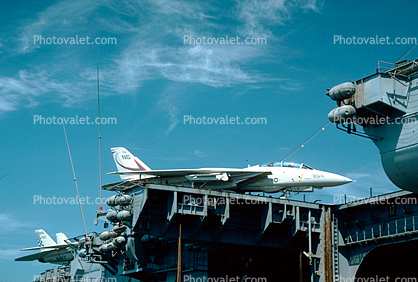 Grumman F-14 Tomcat, USS Constellation, CV-64, 22 August 1982