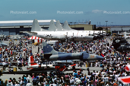 People, Crowds, Airshow, Lockheed P-3 Orion