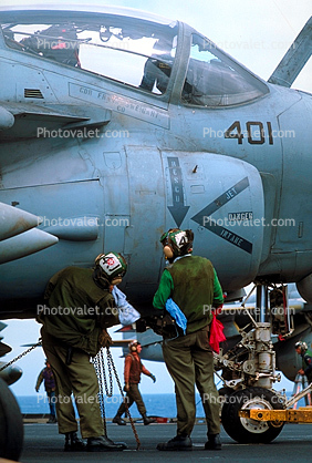 401, A-6 Intruder Mechanics, Flight Deck