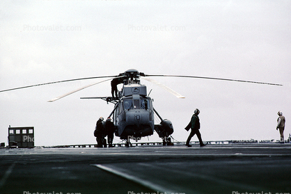 Sikorsky SH-3 Sea King Maintenance
