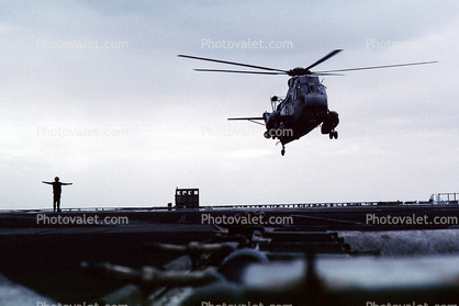 Sikorsky SH-3 Sea King taking-off
