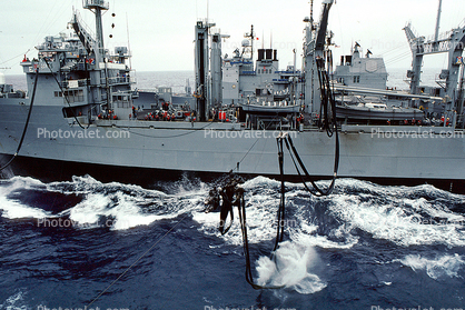 USS Kansas City, (AOR-3), Wichita Class Replenishment Oiler, unrep