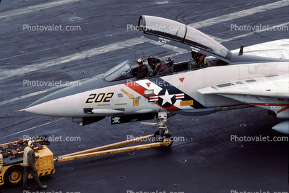202, Grumman F-14 Tomcat, tow tug