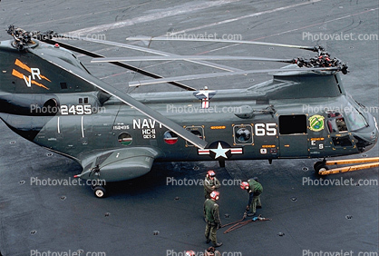 Boeing CH-46 Sea Knight 65, 2495, folded blades, HC-11