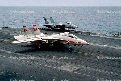 Grumman F-14 Tomcat Touch-and-Go, 100