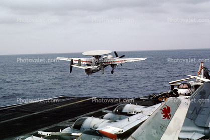 Grumman E-2C Hawkeye, NE-602, 163027, VAW-116 'Sun Kings', touch-and-go, take-off