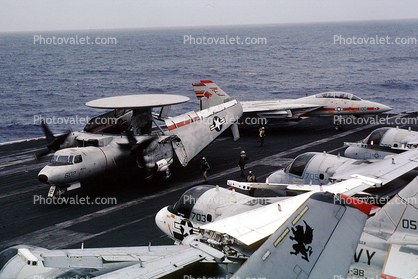 Grumman E-2C Hawkeye, NE-602, 163027, VAW-116 'Sun Kings', folded wings