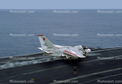 704, Lockheed S-3B Viking, Taking-off