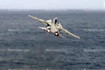 Grumman F-14 Tomcat take-off, afterburner