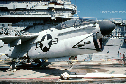 A-7 Corsair II, 400, USS Hornet CVA-12, USN