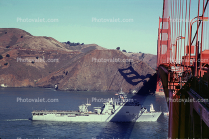 USS Pearl Harbor (LSD-52), Harpers Ferry-class dock landing ship, Golden Gate Bridge