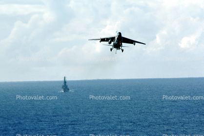 Vought A-7 Corsair II Landing, Tailhook