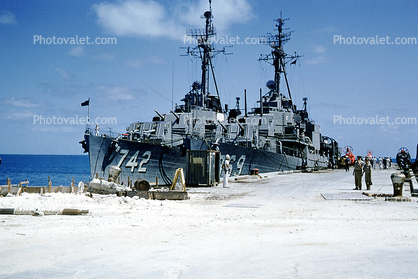 Destroyers, Midway Island, USS FRANK KNOX (DD-742 / DDR-742)