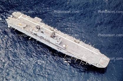 USS Tarawa (LHA-1), Tarawa-class amphibious assault ship