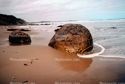 Moeraki Boulders, Koekohe Beach, Otago coast, round rocks