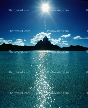 Mount Otemanu, Clouds, Mountains, Ocean, Sun Glint, reflection, wavelets, Pacific Ocean, Island of Moorea