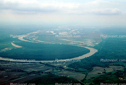 Meandering Mississippi River, oxbow lakes, water