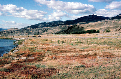 Valley of Yellowstone River south of Livingston, Mountains