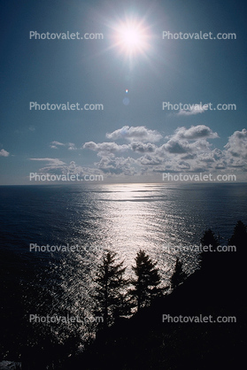 Sun, Pacific Ocean, Cannon Beach, Oregon