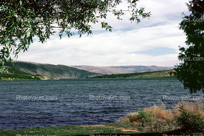 Columbia River, Lake Pateros, water