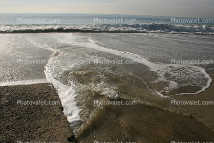 Ocean, waves, sand, beach, triangulated water