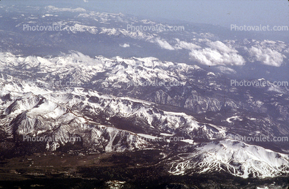 Sierra-Nevada Mountains, Mammoth Mountain (at bottom right)