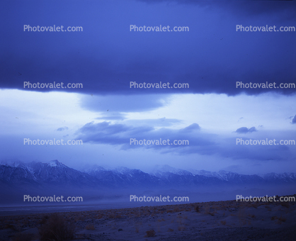 Sierra-Nevada Mountain Range, Owens Valley, Nimbostratus Clouds, Lenticular