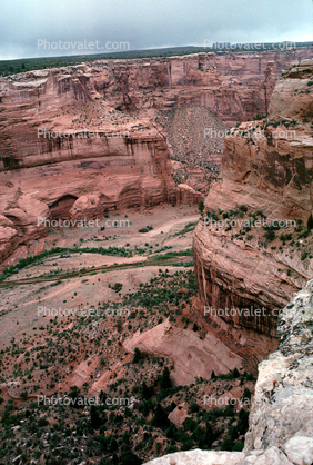 River, Rio de Chelly, cliffs