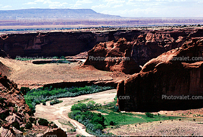 Rio de Chelly River cliffs