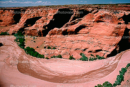 Rio de Chelly, cliffs, river