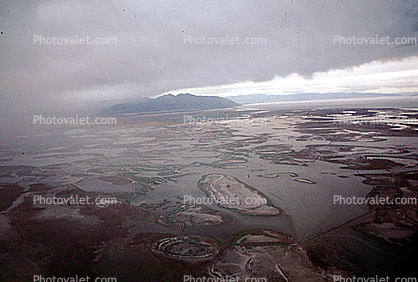 Shoreline of The Great Salt Lake, water