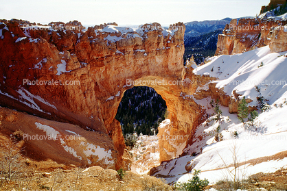 Bryce Canyon National Park arch, snow, winter, cold