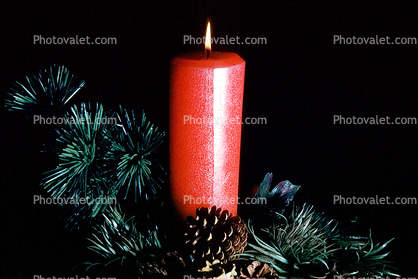 Candle, pinecone