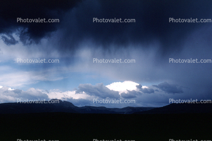 virga, rain, rainy, ominous clouds, dark, foreboding