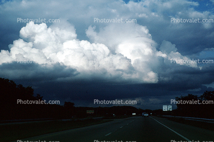 highway, dark clouds, cumuls, storm, stormy, daytime, daylight