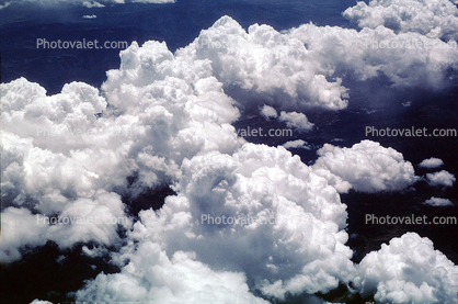 Cumulus Cloud Puffs, daytime, daylight