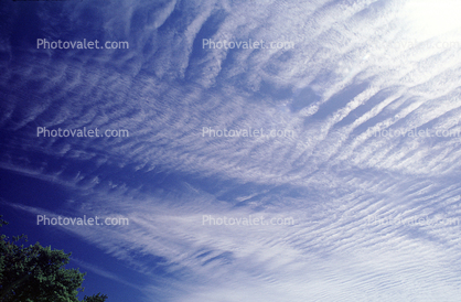 Cirrus Streamers, high altitude clouds, daytime, daylight