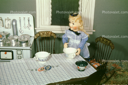 Goldilocks looks at Porridge, Table, Stove, String Puppets, Diorama, 1950s