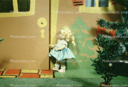 Goldilocks, opening the door, diorama, 1950s