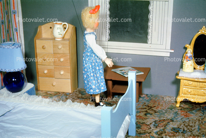 Heidi runs to every window, Bedroom, Woman, diorama, 1950s