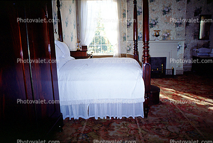 Bed, Post, Rug, Carpet