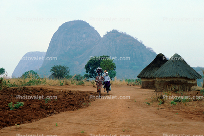 Dirt Road, Village, Homes, unpaved, Dzimwe