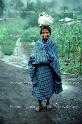 Woman carrying bag, barefeet, barefoot, Welu Village, Flores Island