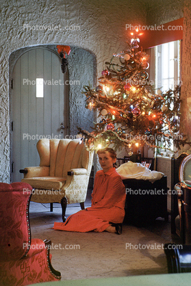Woman sitting, Christmas Tree, lamp, candle, Hollywood, 1940s