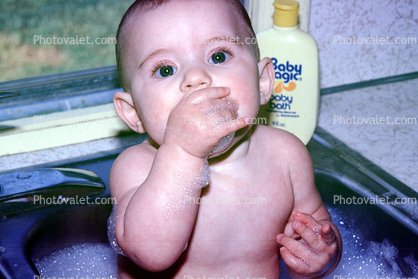 Child, Baby, hands, eyes, fingers, Bubbles, Bathwater