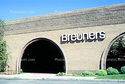 Breuners building entrance, store, Shopping Center, mall, signage, 1980s