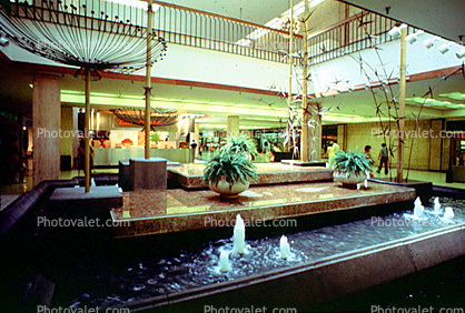 Interior Mall Center, Water Fountain, aquatics, inside, indoors, 1980s