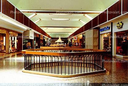 Mall, interior, inside, 1980s, Stores, Carlin's Shoe Boat, Page Boy Maternity