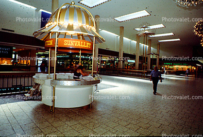 Empty Sunvalley Mall, gazebo, interior, inside, Sunvalley, Concord, 1980s