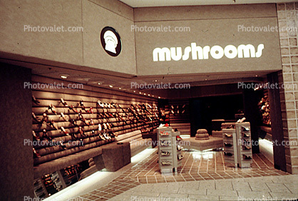 Mushrooms Shoe Store, Shopping Mall, interior, tile floor, 1980s
